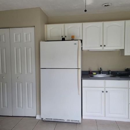 Entire Guesthouse 5 Mins To Siesta Key & Downtown Sarasota Exterior photo